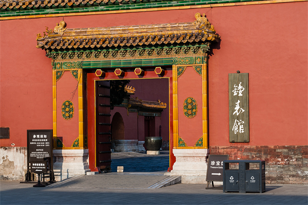 The Gallery of Clocks - Hall for Ancestral Worship (Fengxian dian)