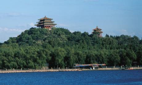 Jingshan Park was an imperial garden during the Yuan (1271 - 1368)