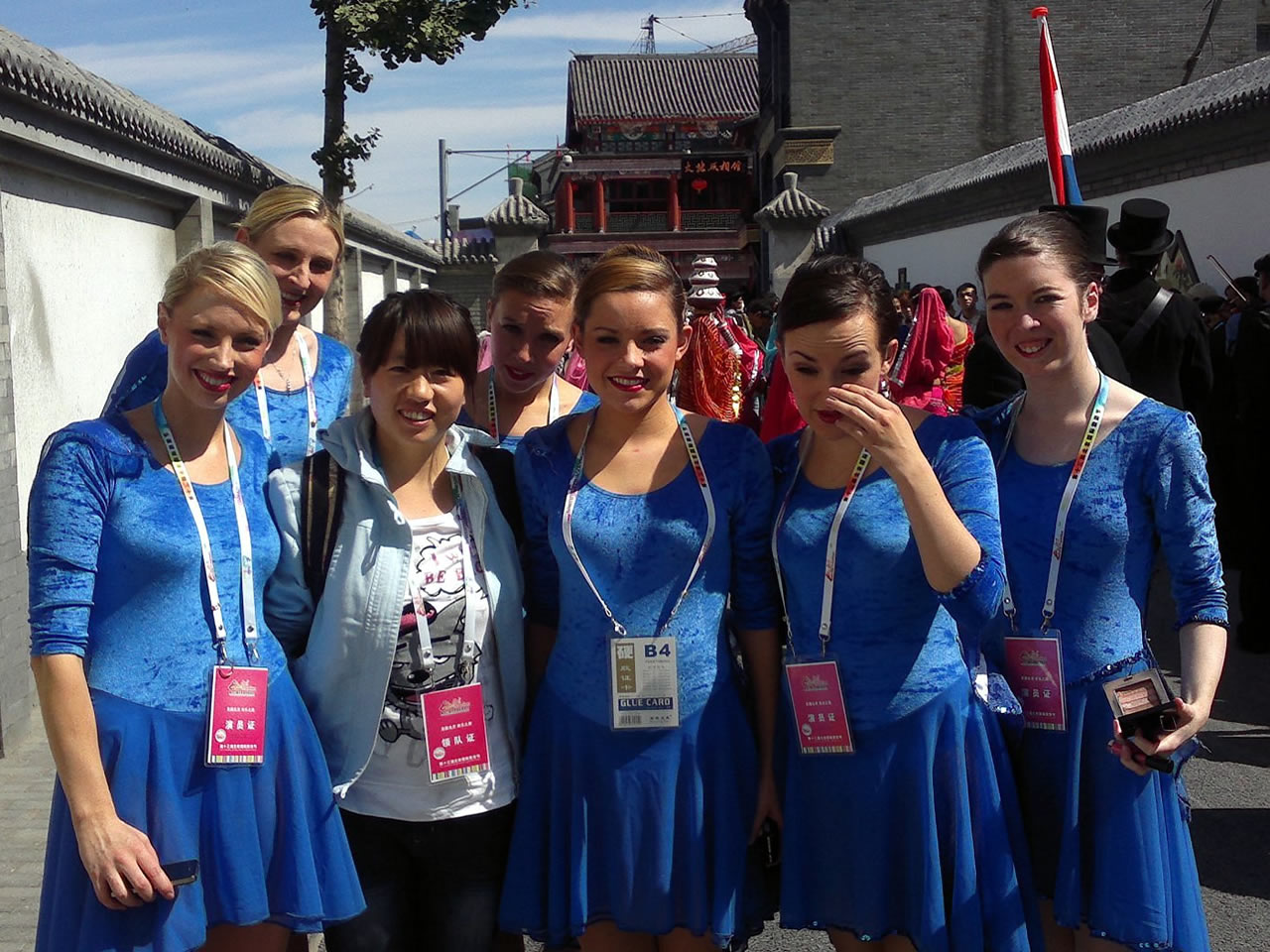 Rita and her tourists at the Mutianyu Great Wall(pic4)